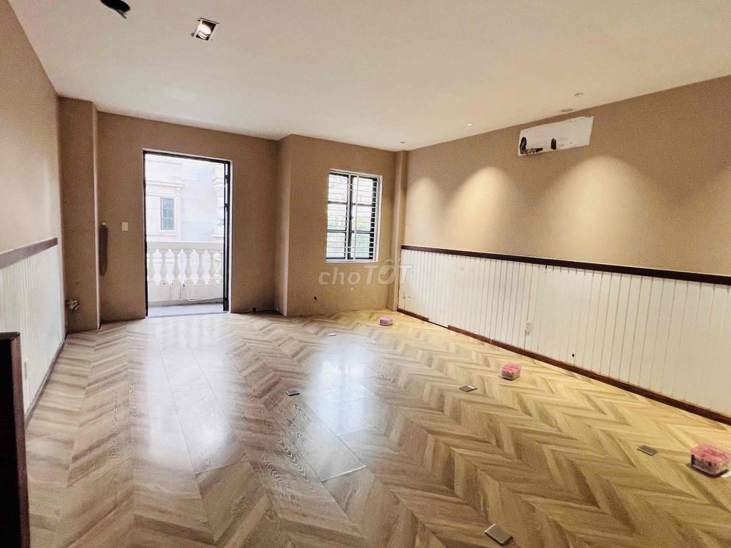 Rent a house with a city hall with a hillland parks Gò Vấp–1 vault + 4 stories.