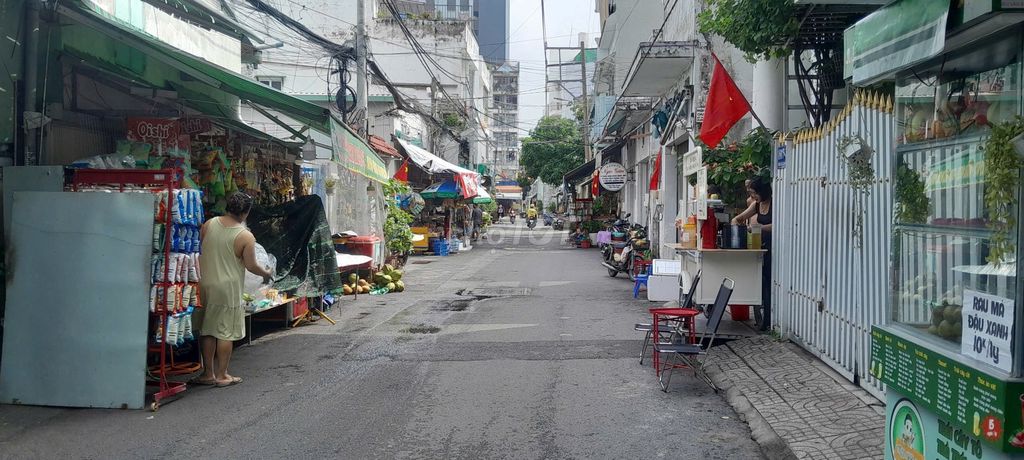 Rent a nice apartment with four rooms, trading alleys, 12. million.