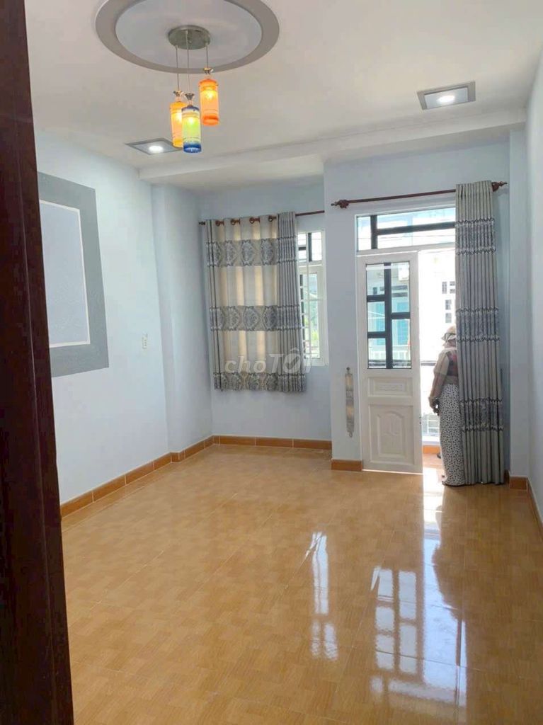 Sẹc Lê Thị Hà Beauty House
