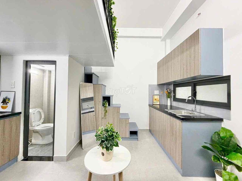 District 12 B.C., real room.
