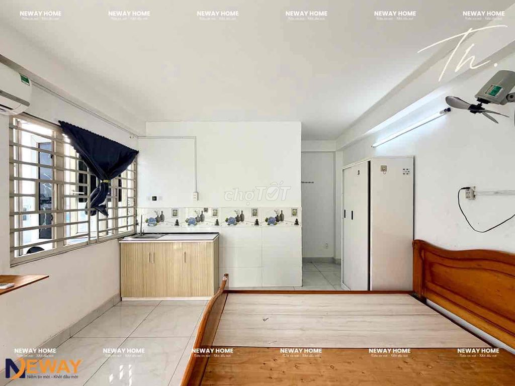 The window studio - full interior nears 4