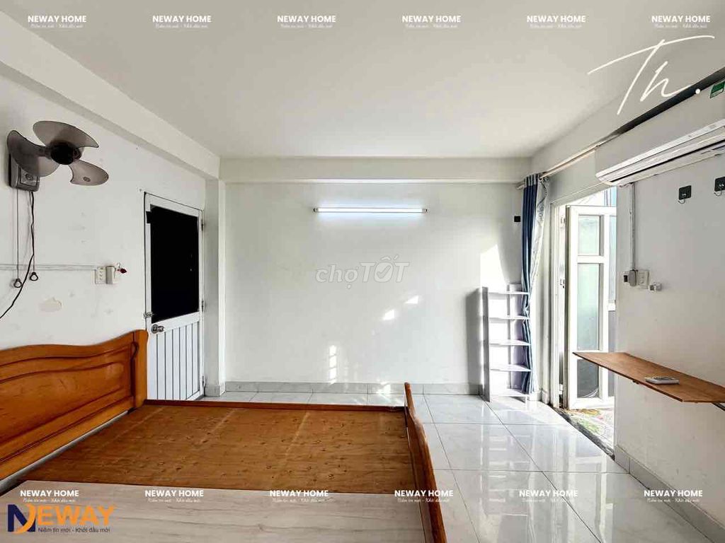 The window studio - full interior nears 4