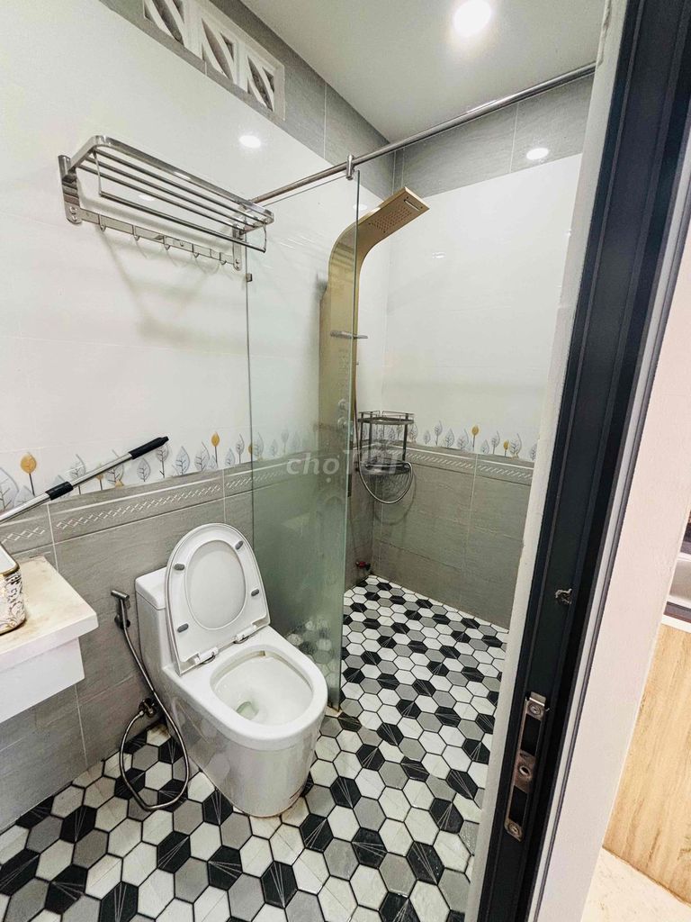 The service apartment is located in 4 sq0.