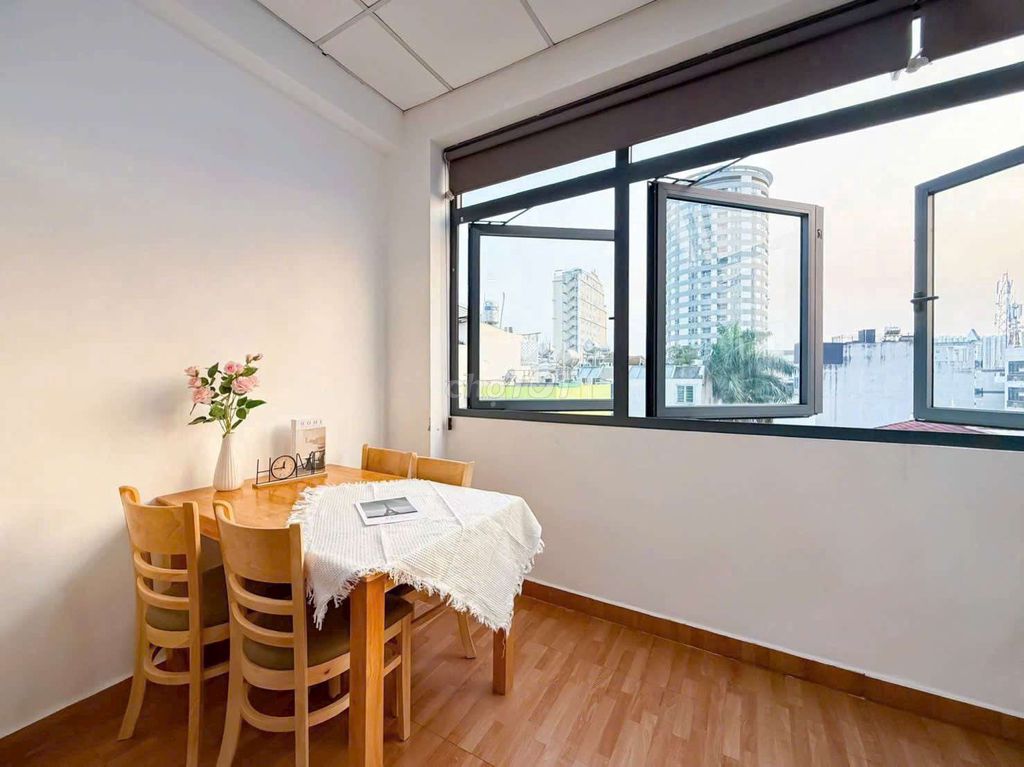 rents super-wide studios full interiors