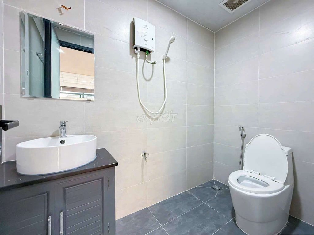 rents super-wide studios full interiors