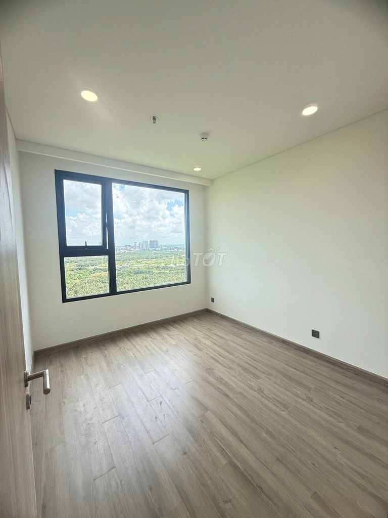 essensia sky 2 bedroom 81 M only 14 million a month sees the house at 24 hours call Jiang