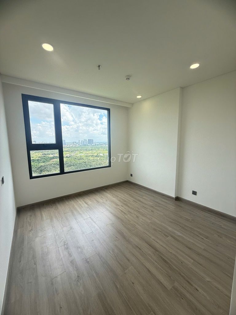 essensia sky 2 bedroom 81 M only 14 million a month sees the house at 24 hours call Jiang