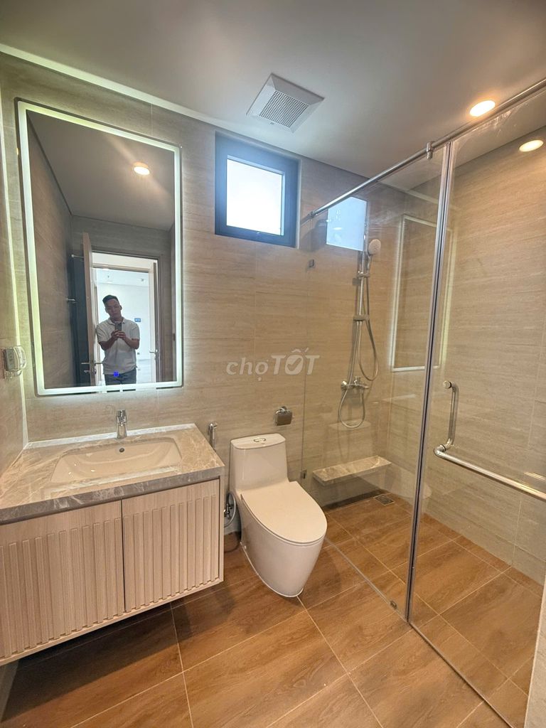 essensia sky 2 bedroom 81 M only 14 million a month sees the house at 24 hours call Jiang