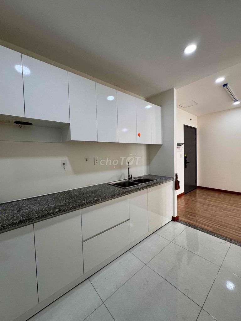 Rent a Diamond sitting room with nine million air conditioning on it.