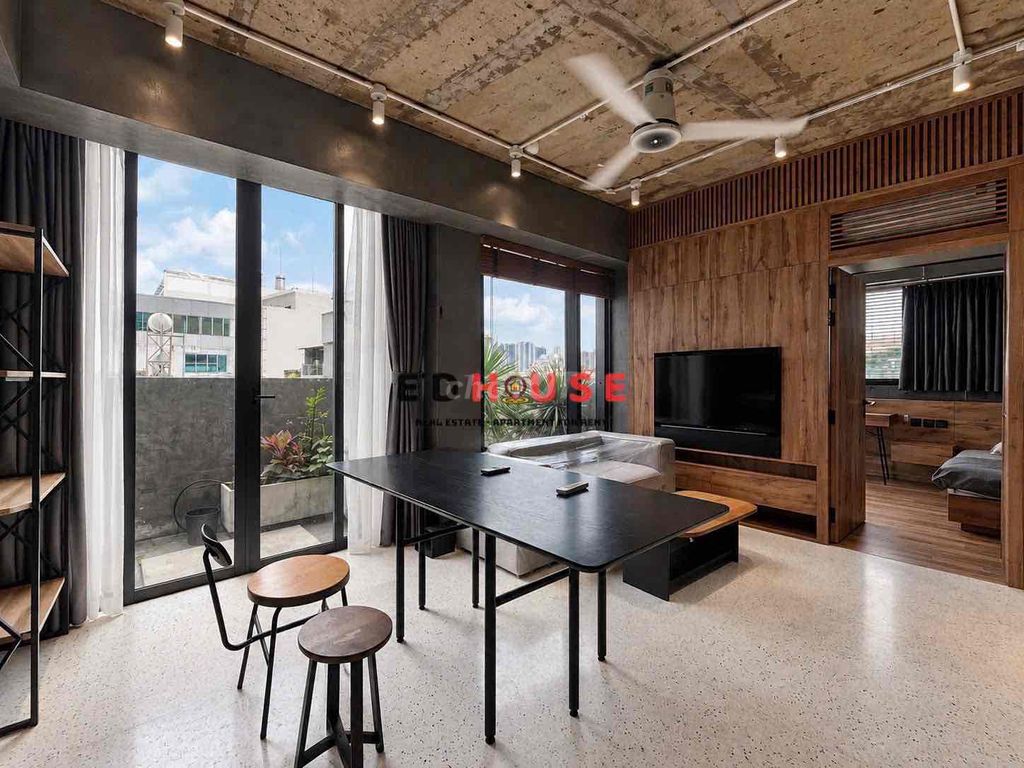A hyper. A bedroom. A balcony.