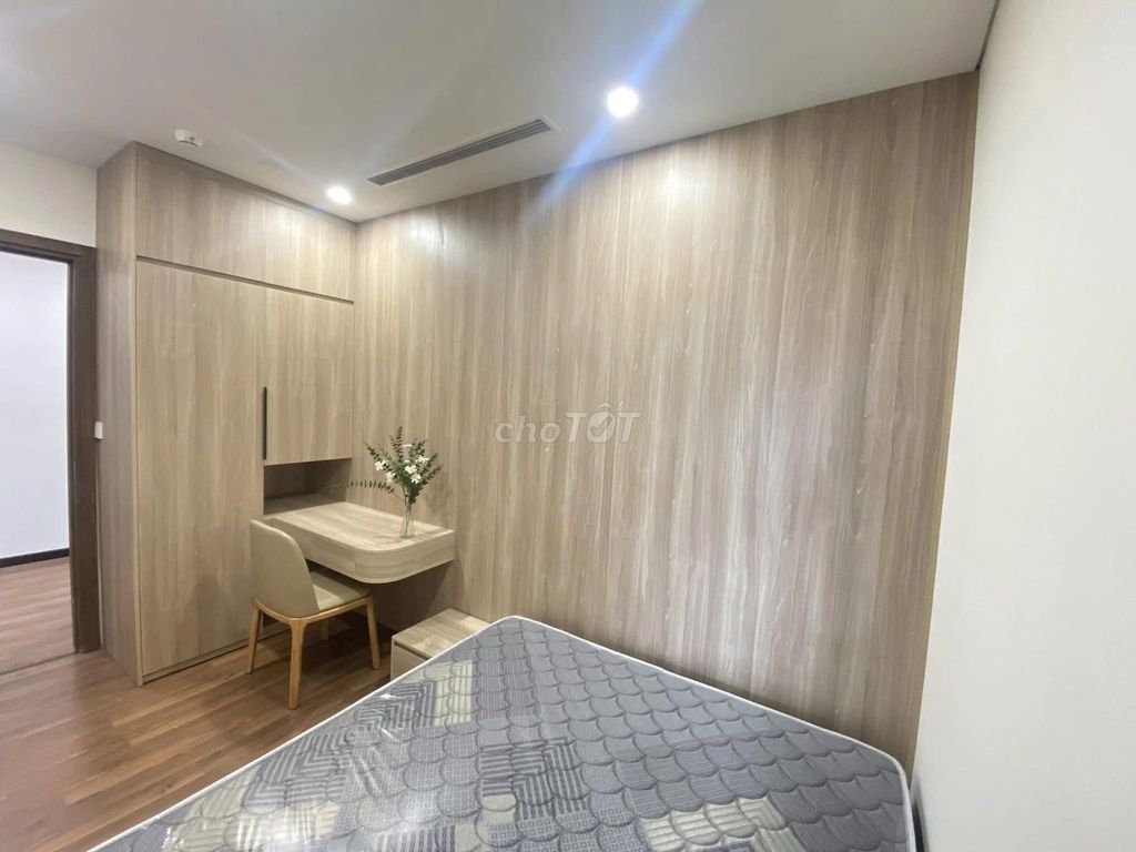 Rent C/c senior Park Legend, Hoàng Văn Thụ - 3 bedrooms rent 18 million a month