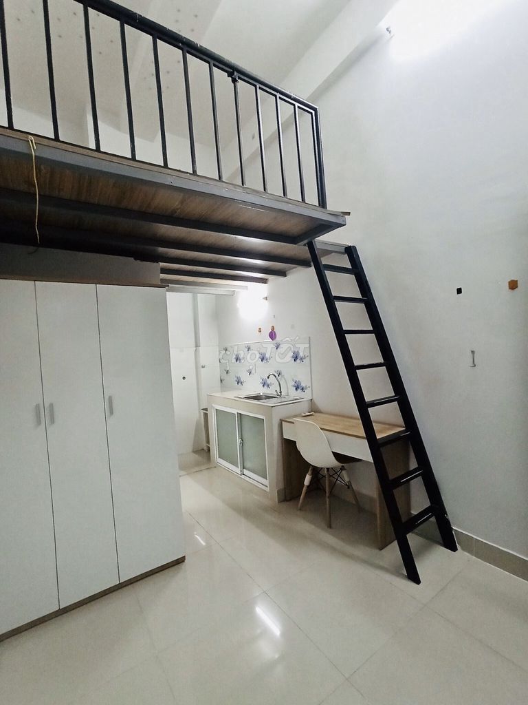 Rent the upper guard room - elevator - the Wild District 7 Man's Advisor.