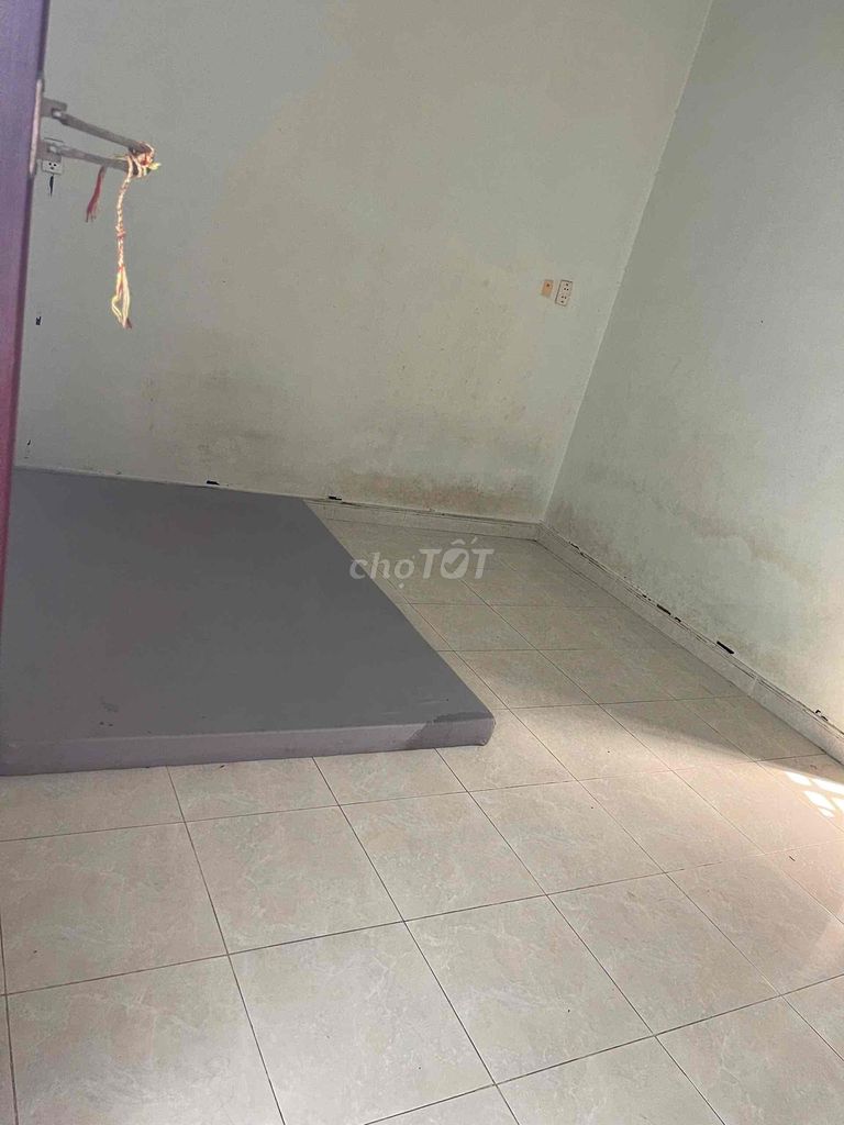 The house has an extra room. The rent room only takes couples and women.