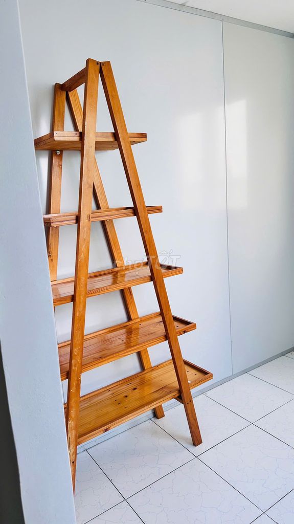 Get women room-- full interior-- not sleeping and doing her own work