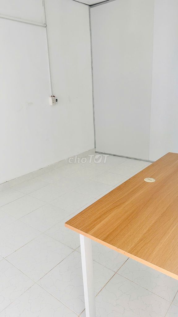 Get women room-- full interior-- not sleeping and doing her own work
