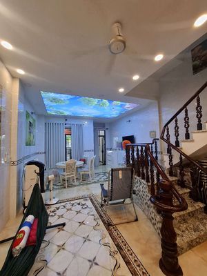 Rent your house 35 million cabinets. Seven, three floors, three bedrooms, one floor, one floor.