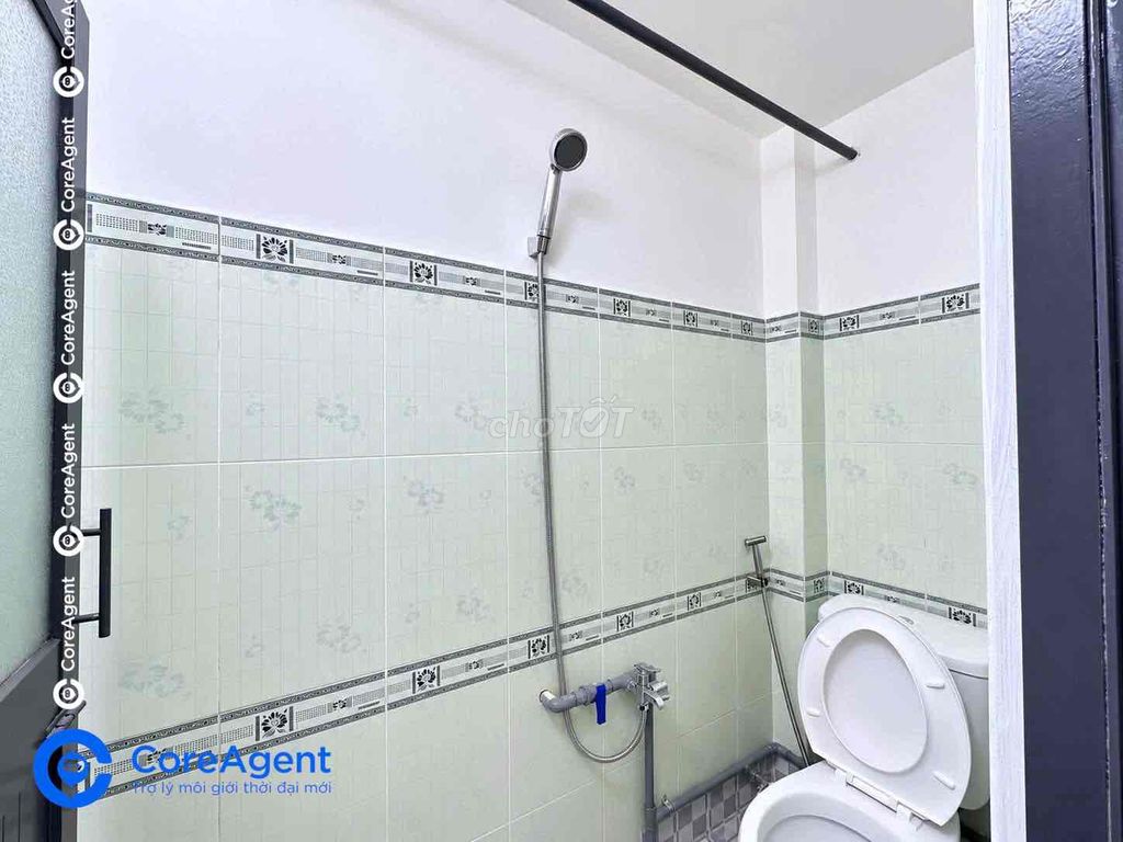 A Lê Trọng Tấn motel room is only 3 to 2.