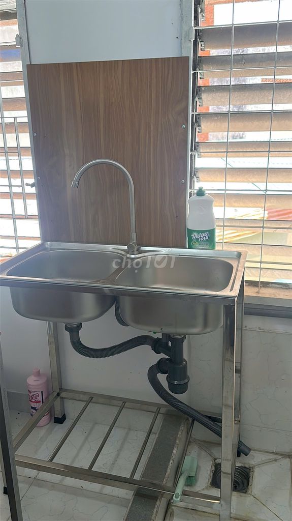 Get a nice clean motel for women-- quiet--