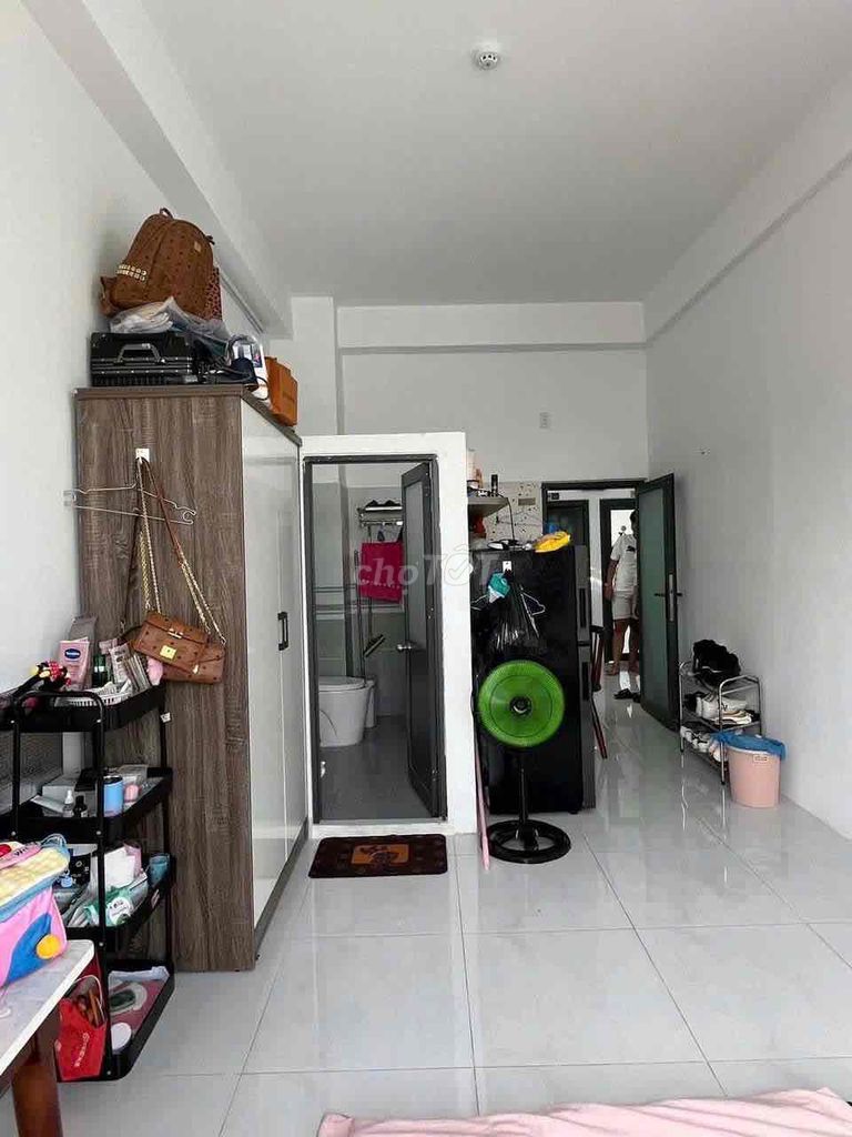 Rent the sky window studio, right here atart Phan Peno's Office