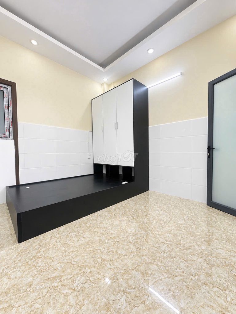 The apartment is 50 meters wide near VlU.