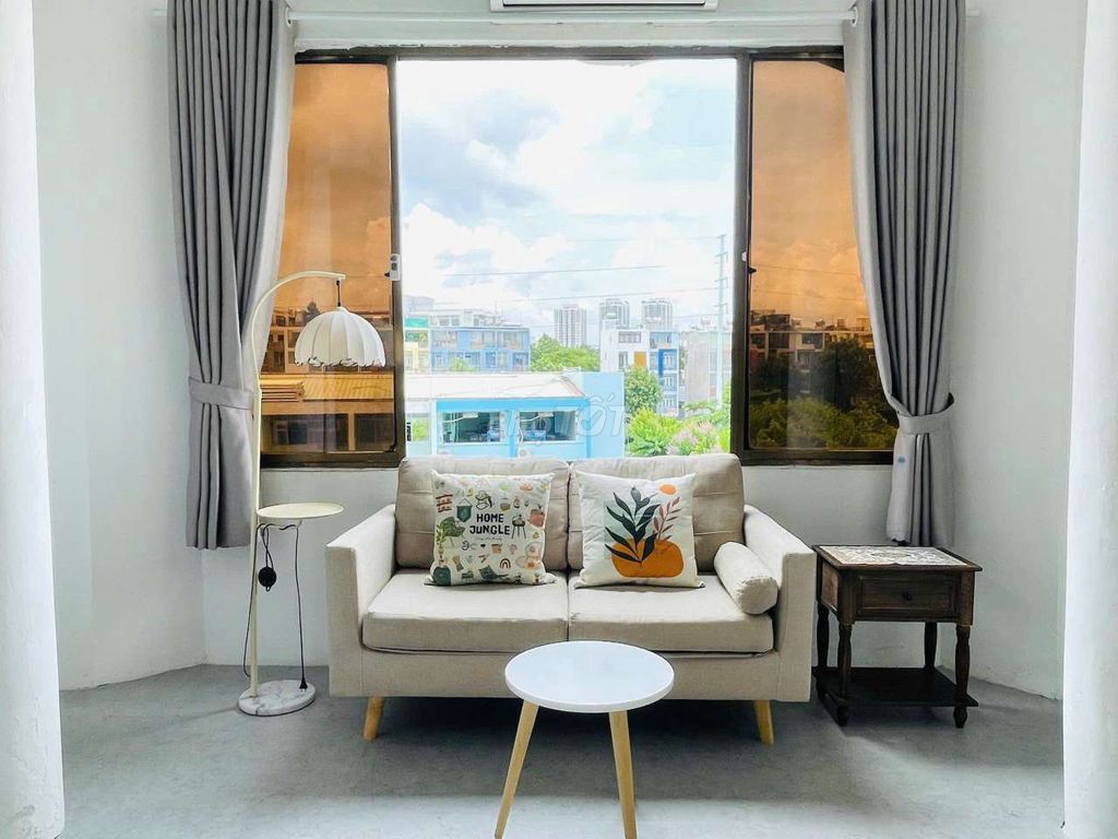 the large window house til natural light full of fine interior