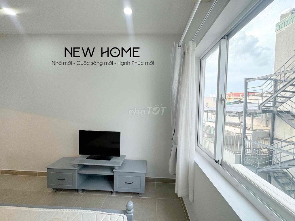 Advanced studio in the motor - Full interior.