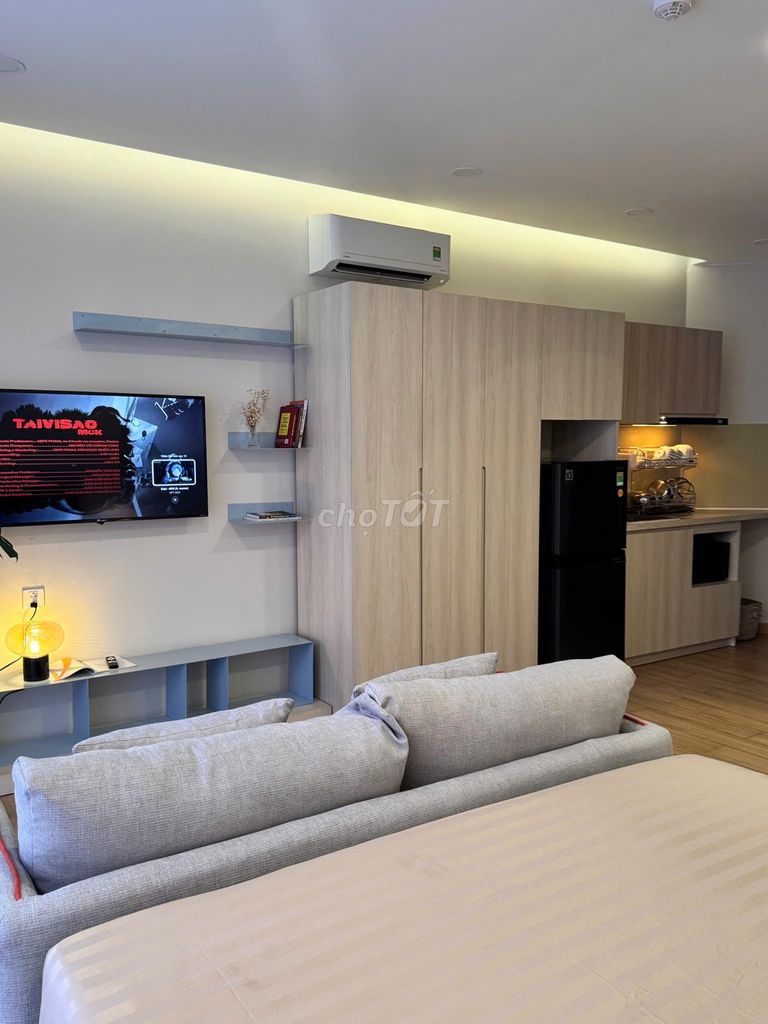 Rent a high-end high-level balcony house in the district of 1.