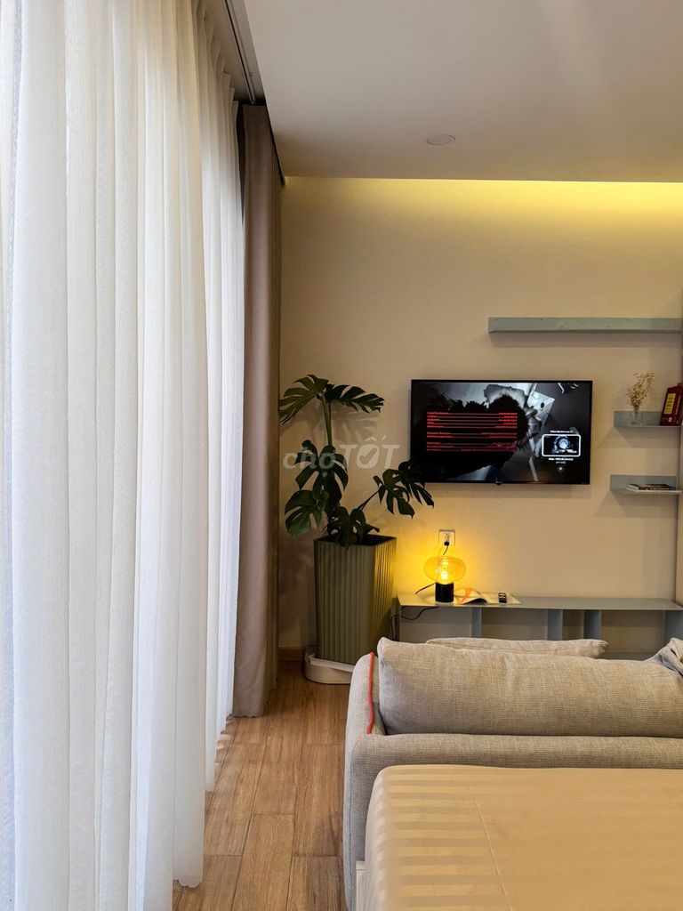 Rent a high-end high-level balcony house in the district of 1.