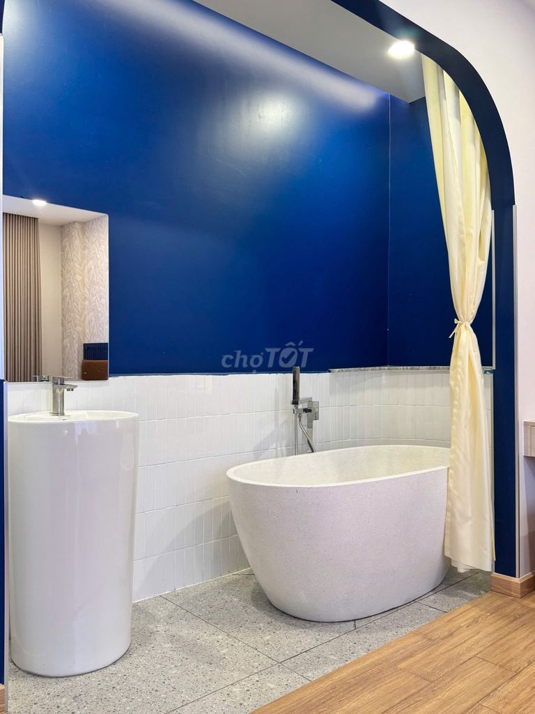 Rent a high-end high-level balcony house in the district of 1.
