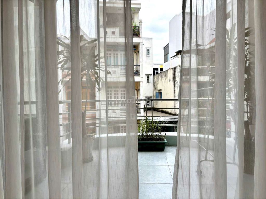 The studio apartment one is 40 meters of sleep. _Full Seven near the Democratic Circle
