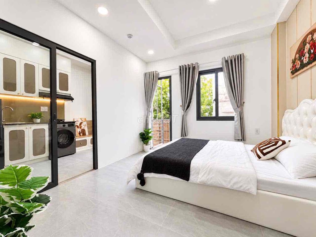 Rent the apartment. A bedroom. Right here.
