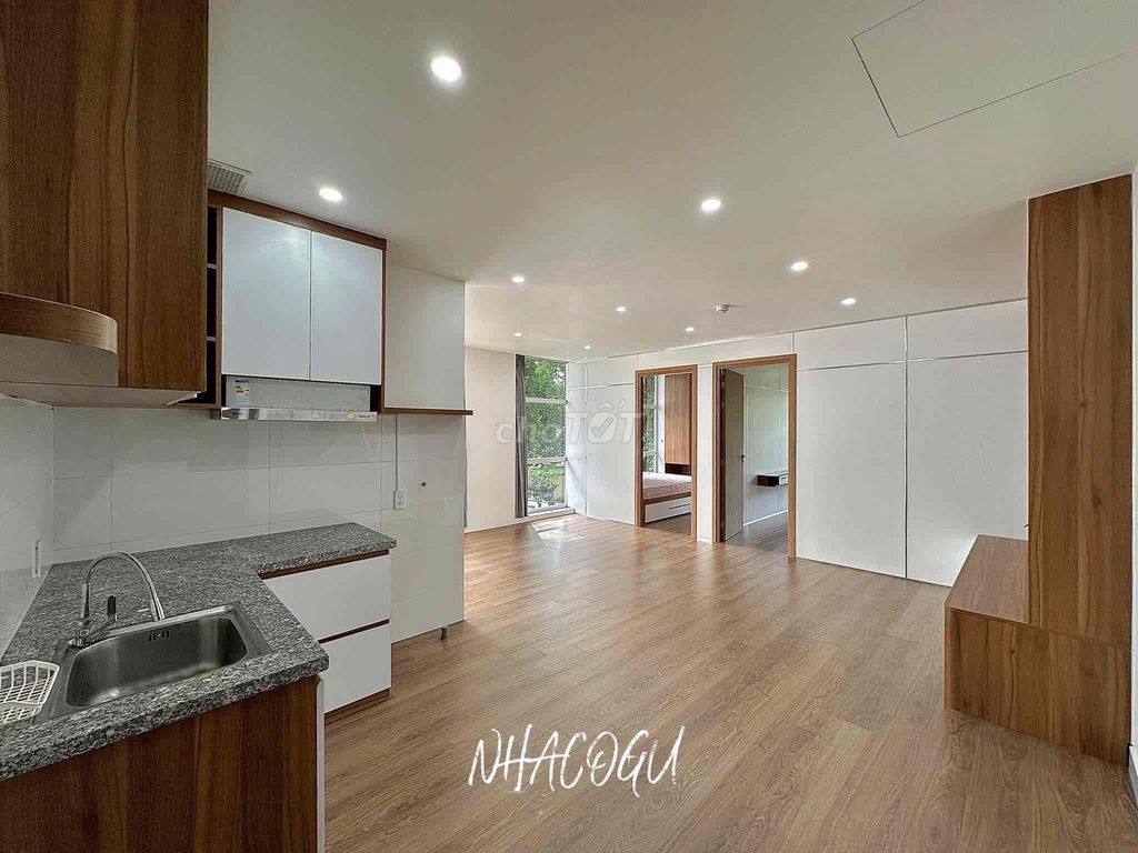 Two bedrooms-- one full-on-one new furniture, 100 percent balconies, palm and magic strips.
