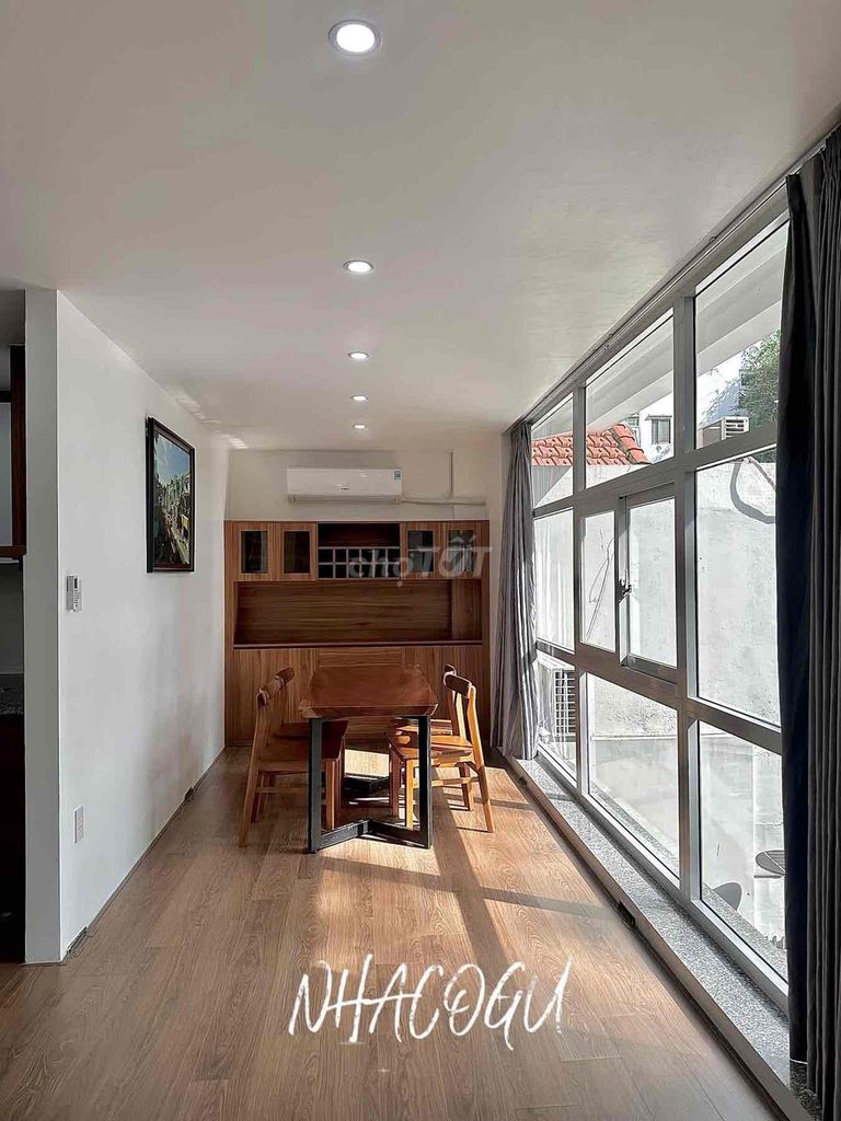 Two bedrooms-- one full-on-one new furniture, 100 percent balconies, palm and magic strips.