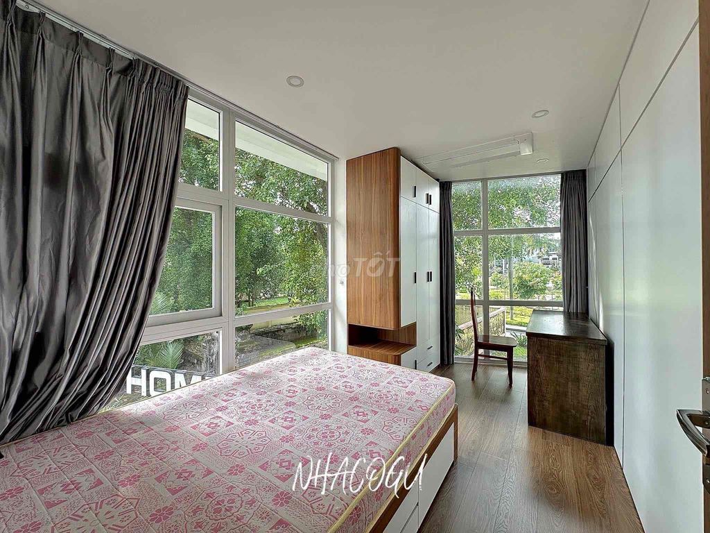 Two bedrooms-- one full-on-one new furniture, 100 percent balconies, palm and magic strips.
