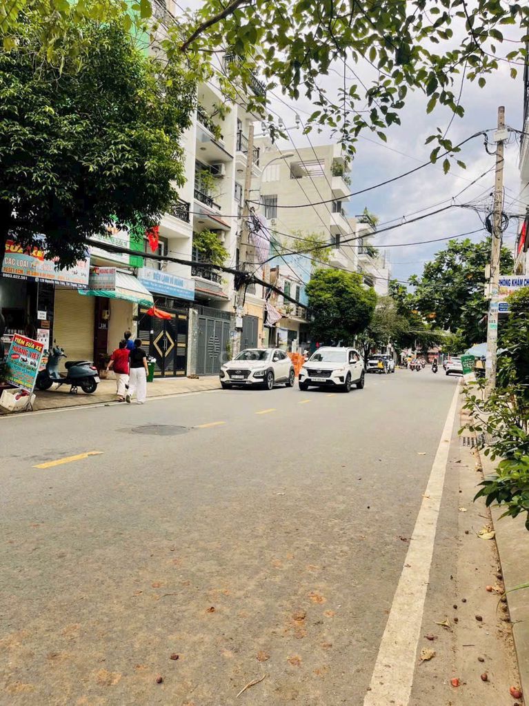 Rent one Nguyễn Xuân Khoát 4 x 22 M cast 3/5 floors: Four bedrooms, four toilets.