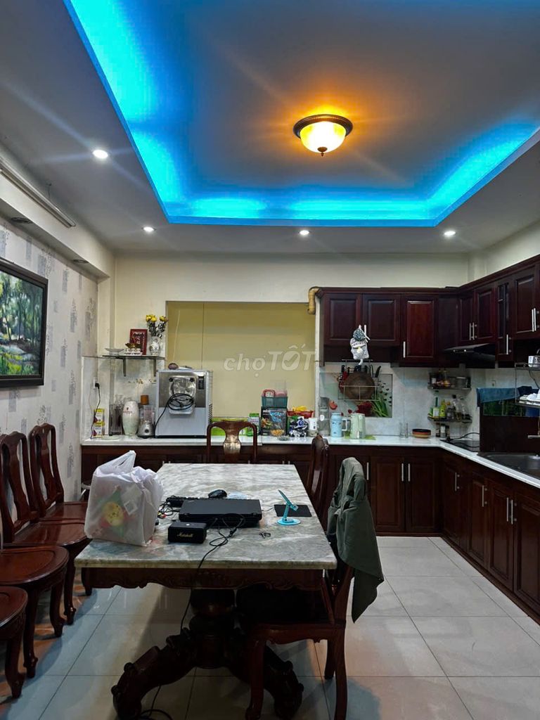 Rent one Nguyễn Xuân Khoát 4 x 22 M cast 3/5 floors: Four bedrooms, four toilets.