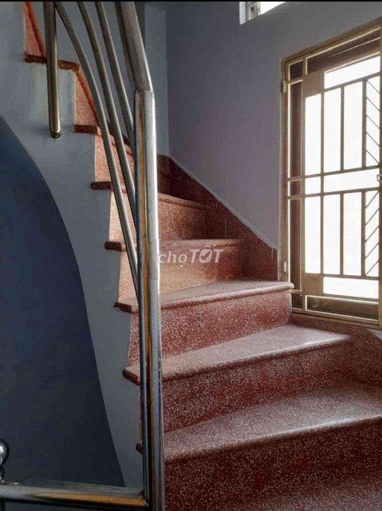 House 1 .3 4th floor x5 meters 2 Room 3 Cô Giang Road toilet