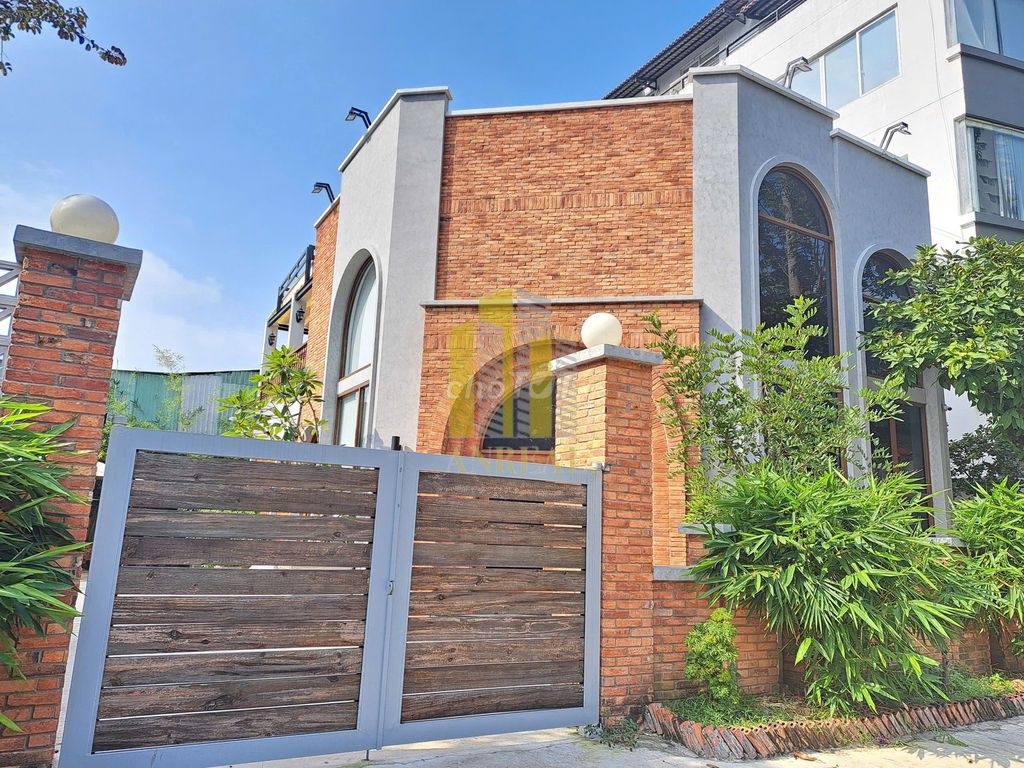 Rent a business store at 66 Thảo Điền. For 110 million.