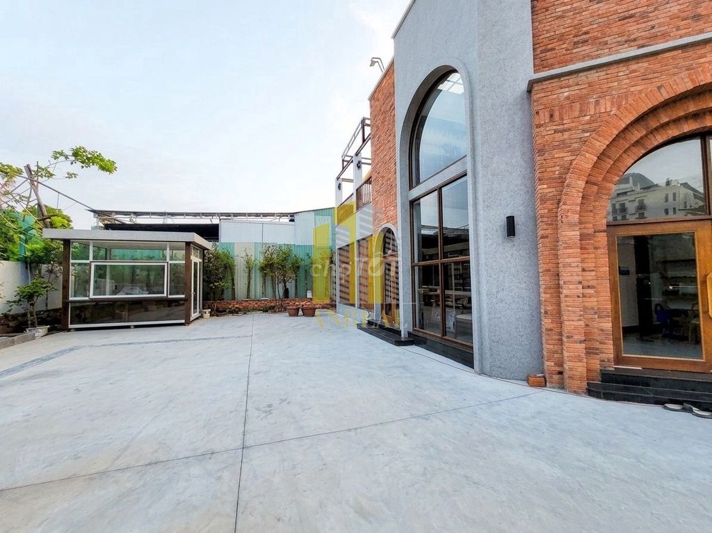 Rent a business store at 66 Thảo Điền. For 110 million.