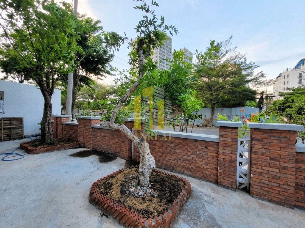 Rent a business store at 66 Thảo Điền. For 110 million.