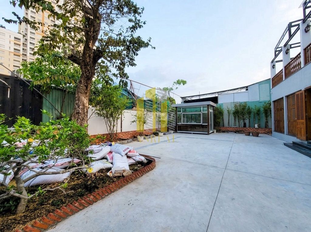 Rent a business store at 66 Thảo Điền. For 110 million.