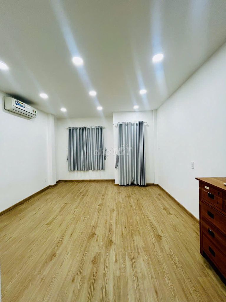 The original Phan Phan Ring-Phùng Văn Cung, 4 x 12 meters, 3 stories, new home