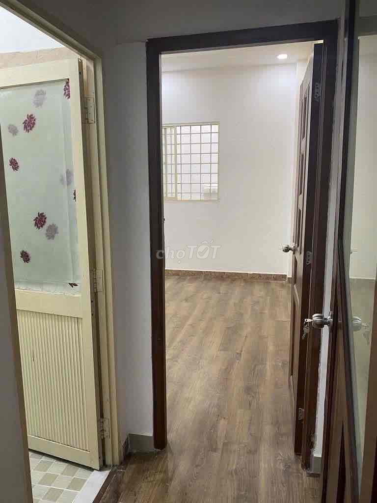 Rent a parking garage-- Sư Vạn Hạnh District 10 53 m2 4th floor--