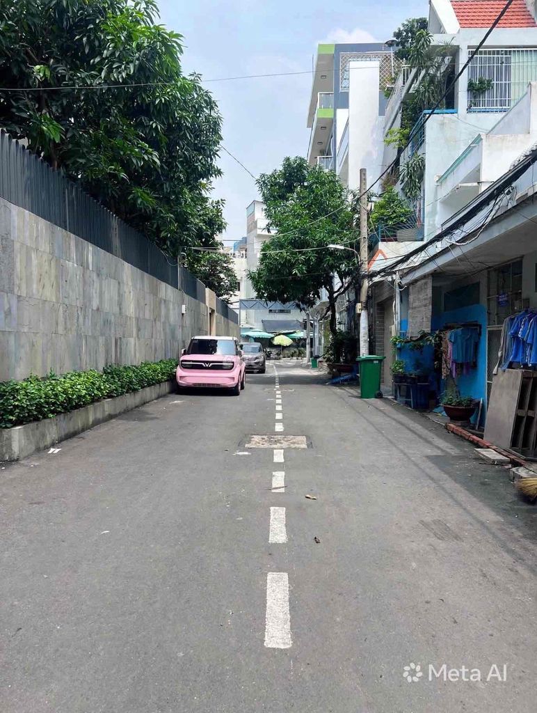 It's the owner who rents two cash, high-tech medical districts, near Eon Penh.