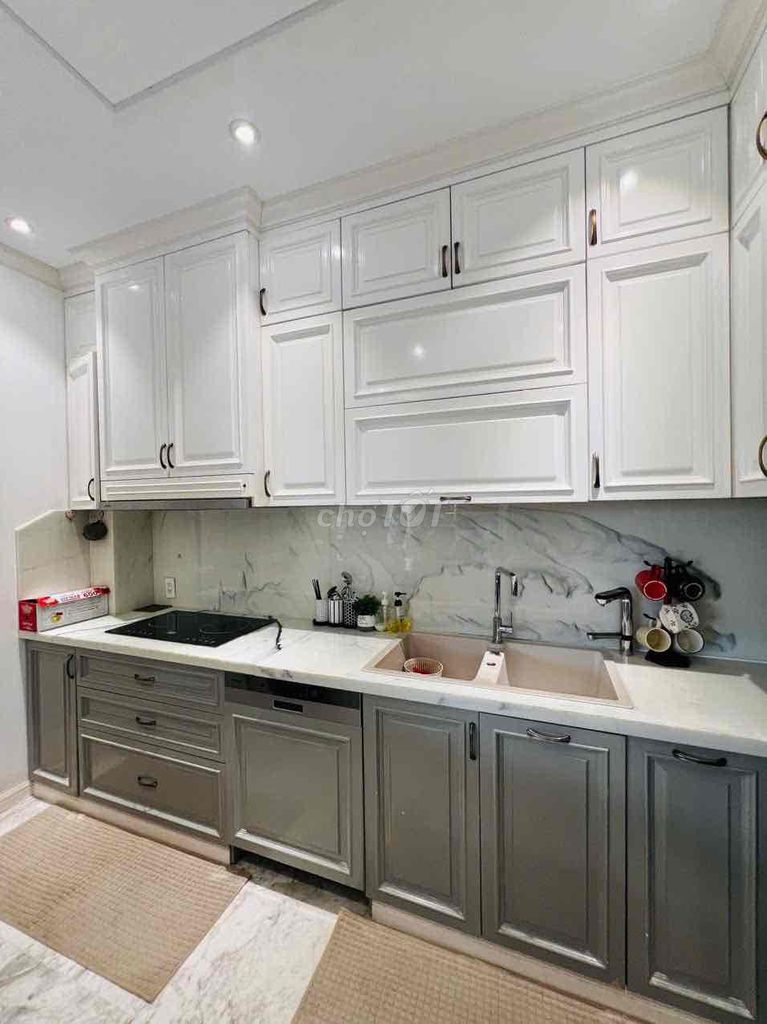 The Lucasta Xhi residence rents 40 million a month