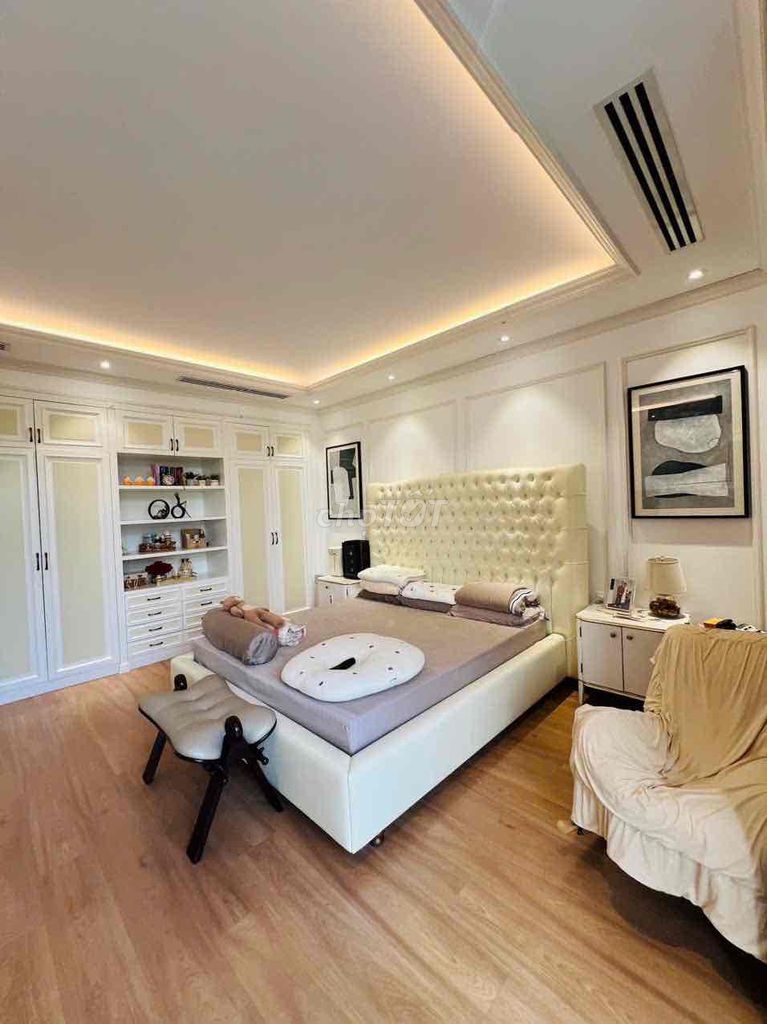 The Lucasta Xhi residence rents 40 million a month