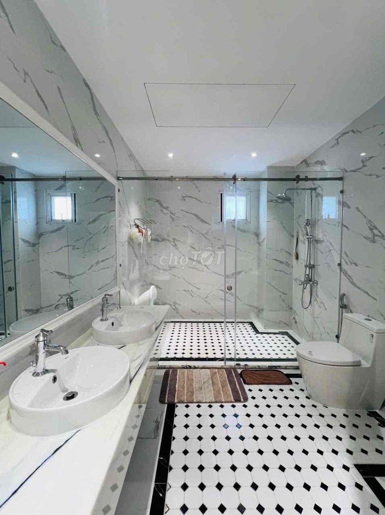 The Lucasta Xhi residence rents 40 million a month