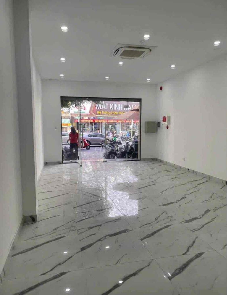 Rent a Phan Văn Trị–cityland Gò Vấp-- there's an elevator.