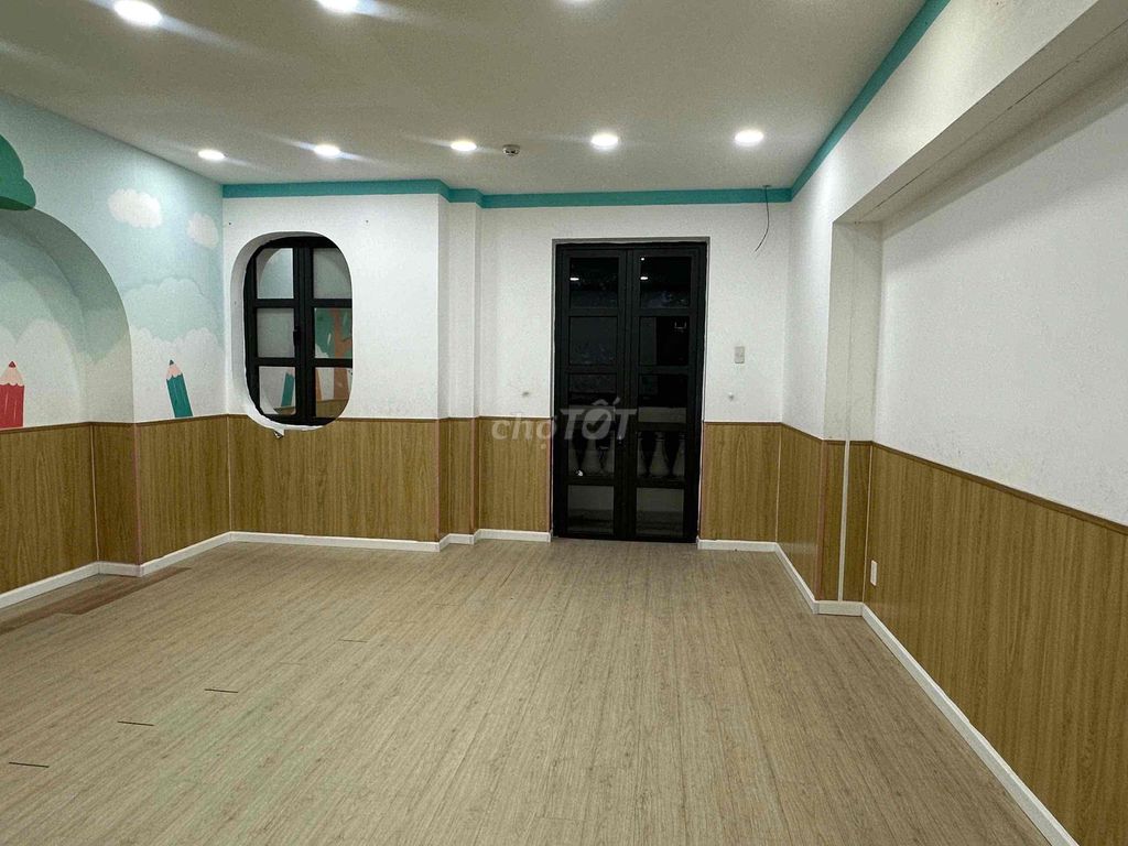 Rent a Phan Văn Trị–cityland Gò Vấp-- there's an elevator.