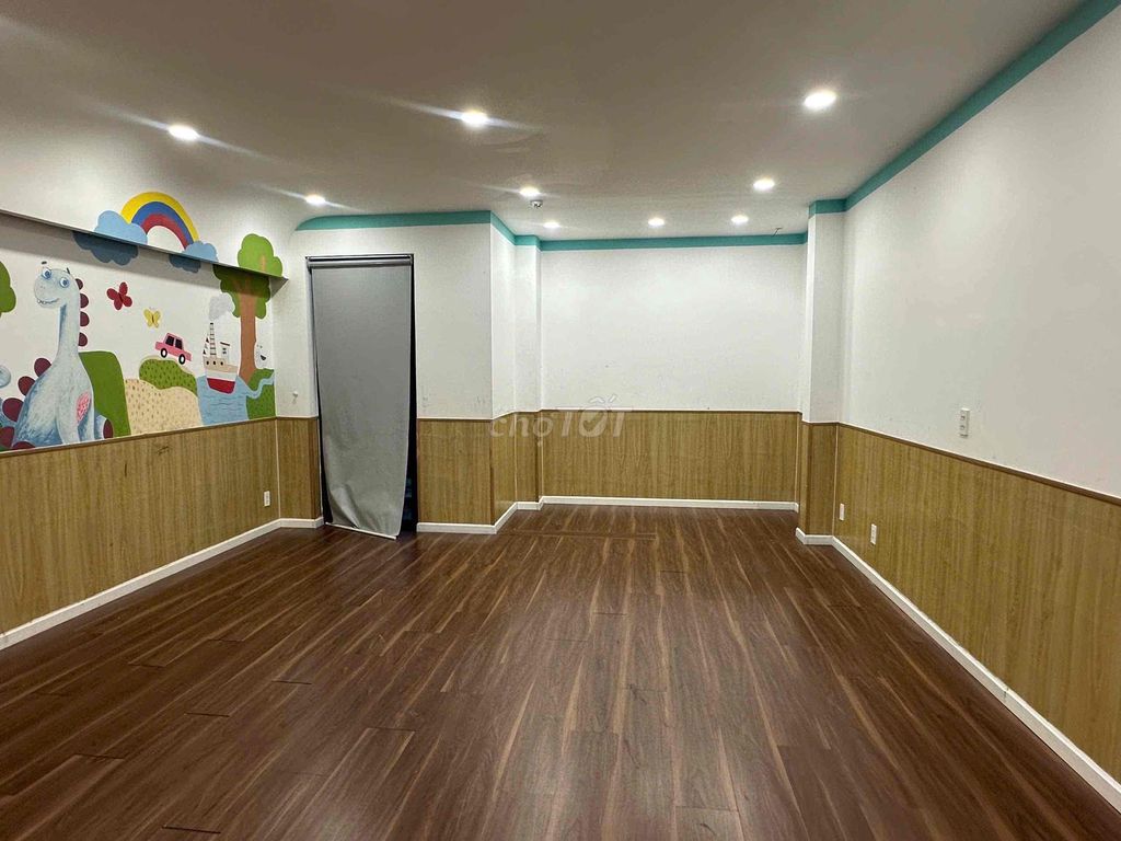 Rent a Phan Văn Trị–cityland Gò Vấp-- there's an elevator.